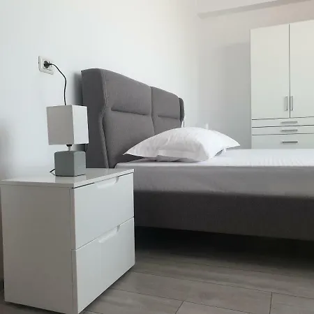 Ambient Apartment *